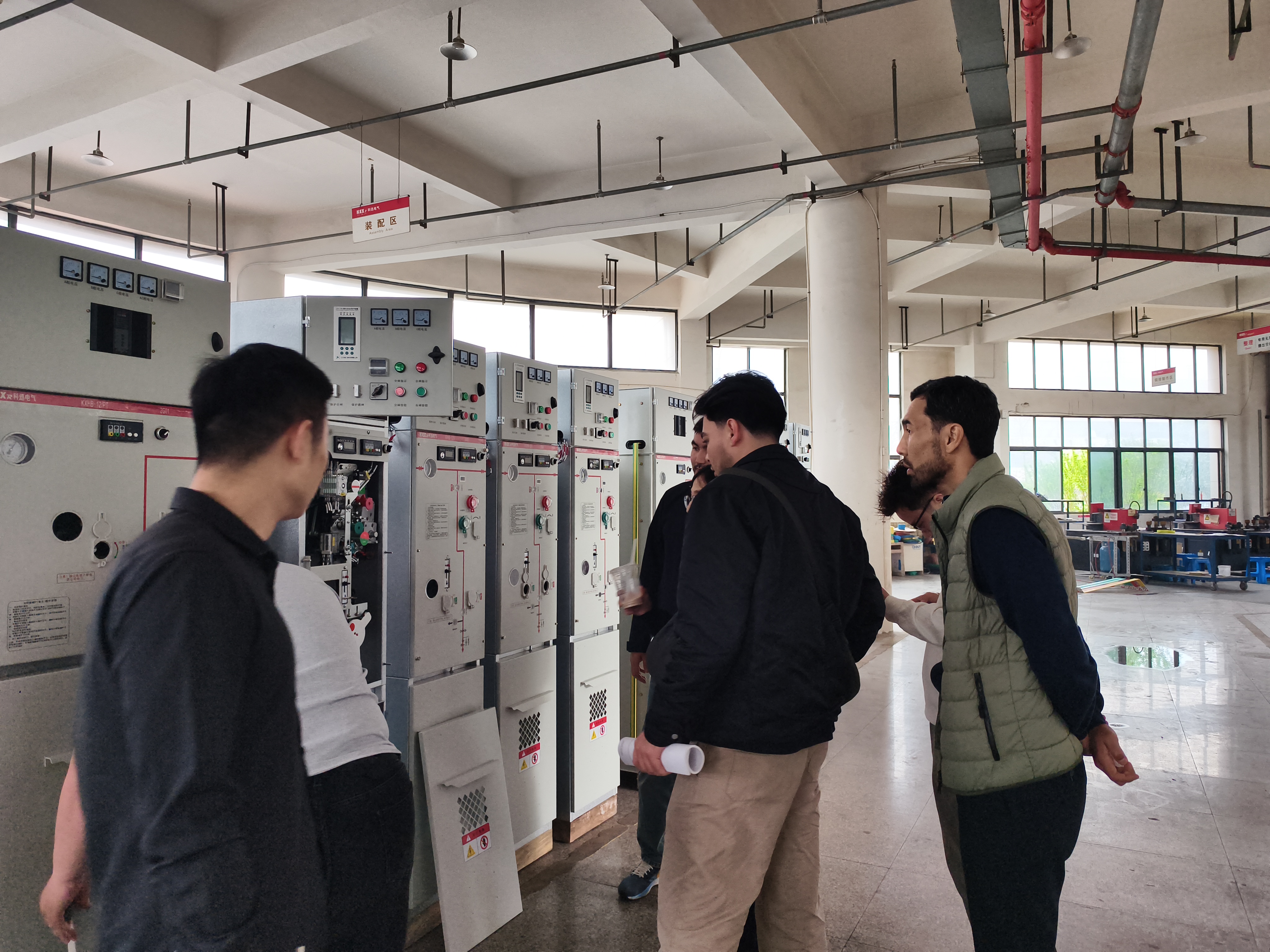 Казахстанські клієнти відвідали виробничу базу Kexun Electric для високовольтного обладнання для розподілу електроенергії